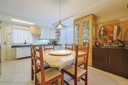 14_photo/94dce15a01.adbb37f92a381176-ATLAS-bf40e2d7-faa1-4ff9-ab4e-2239fd1f1fa9.jpg de casa à venda com 4 quartos, 209m² em Vista Alegre, Curitiba