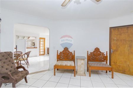 4_photo/94dce15adf.6618d879b31b9a75-ATLAS-ea4f7a31-4613-421a-82e0-6bd10f4df8b7.jpg de casa à venda com 4 quartos, 188m² em Vista Alegre, Curitiba