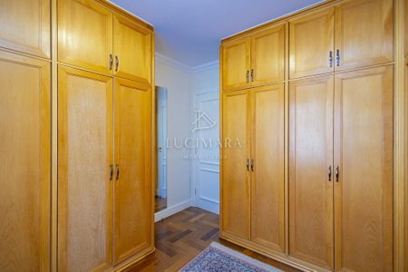 6_photo/94dce15b31.526b8d0f117d2dc5-ATLAS-36e724ef-4e2d-4c82-9fec-694bebb15fb2.jpg de casa à venda com 3 quartos, 240m² em Vista Alegre, Curitiba