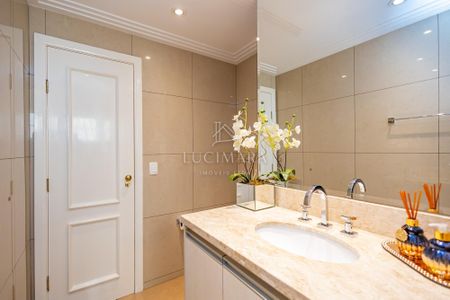 2_photo/94dce15b31.526b8d0f117d2dc5-ATLAS-b6ec3e9d-1960-4bdd-ac99-6f62a8b2f371.jpg de casa à venda com 3 quartos, 240m² em Vista Alegre, Curitiba