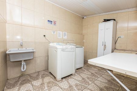 7_photo/94dce15bd5.a9ad82c0a29b9a19-ATLAS-703623d4-de2b-4c03-8406-2d945d3944e7.jpg de casa à venda com 4 quartos, 382m² em Vista Alegre, Curitiba