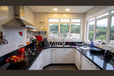 5_photo/94dce15cc3.7e2ea02b9085bf9d-ATLAS-26d1344d-99d5-4677-9f19-29fab0748bc8.jpg de casa à venda com 4 quartos, 460m² em Vista Alegre, Curitiba