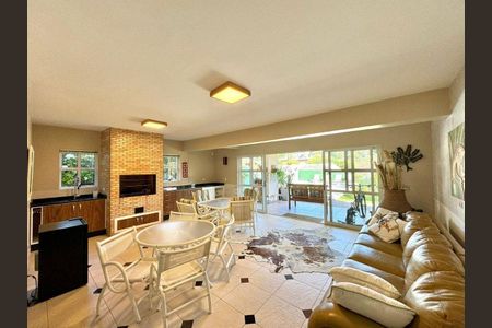 4_photo/94dce15ce1.040929e4059d90de-ATLAS-e189f6ce-c45e-481b-a4fb-3572dcc0a7ac.jpg de casa à venda com 4 quartos, 460m² em Vista Alegre, Curitiba