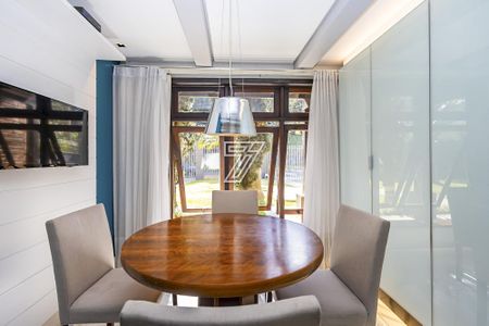 4_photo/94dce15d69.e8818d4a5c5dde9d-ATLAS-113bd12d-af97-43ce-a8fd-12e2ac896588.jpg de casa à venda com 4 quartos, 437m² em Vista Alegre, Curitiba