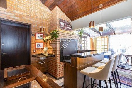 12_photo/94dce15d69.e8818d4a5c5dde9d-ATLAS-7fb35306-4aa8-458b-bfda-1651d50a87e6.jpg de casa à venda com 4 quartos, 437m² em Vista Alegre, Curitiba