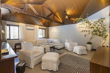 30_photo/94dce15d69.e8818d4a5c5dde9d-ATLAS-a921ebb2-10ed-42c9-98ab-0ad5deec674c.jpg de casa à venda com 4 quartos, 437m² em Vista Alegre, Curitiba