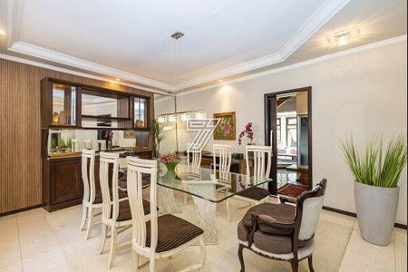 7_photo/94dce15d69.e8818d4a5c5dde9d-ATLAS-fe81e08e-71a2-4adf-ada7-9e79c229aa79.jpg de casa à venda com 4 quartos, 437m² em Vista Alegre, Curitiba