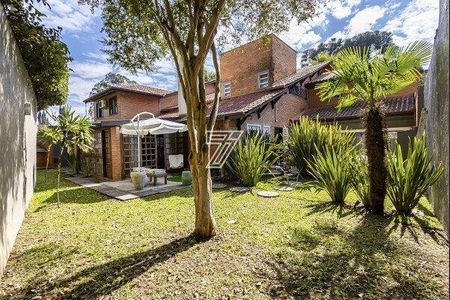 43_photo/94dce15d69.e8818d4a5c5dde9d-ATLAS-fe8c428c-48e8-4ee8-908a-b659984cd8df.jpg de casa à venda com 4 quartos, 437m² em Vista Alegre, Curitiba