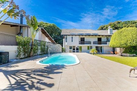 13_photo/94dce162ad.9b0e853e47463488-ATLAS-9234788c-e13e-450c-8fa5-d2a678e4f01c.jpg de casa à venda com 4 quartos, 348m² em Santo Inácio, Curitiba