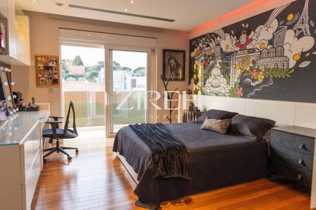 29_photo/94dce162b5.588d4a7fb74764b6-ATLAS-55f910ab-4bcc-4887-80c3-2ebd53120f2b.jpg de casa à venda com 5 quartos, 1524m² em Santo Inácio, Curitiba