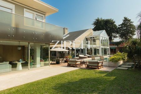 15_photo/94dce162b5.588d4a7fb74764b6-ATLAS-959ffbd1-eaf3-489d-b644-1395e089edc0.jpg de casa à venda com 5 quartos, 1524m² em Santo Inácio, Curitiba