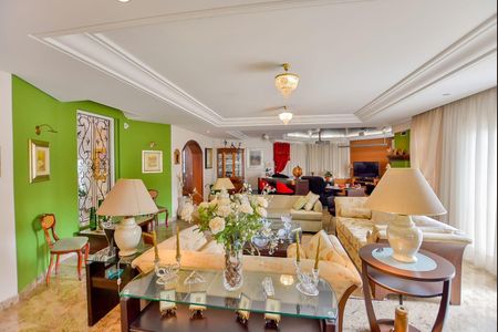 17_photo/94dce1632b.ceff8192393c33de-ATLAS-2363ff59-cd4b-4c43-8b7f-e215ac5933d3.jpg de casa à venda com 4 quartos, 2739m² em Santo Inácio, Curitiba