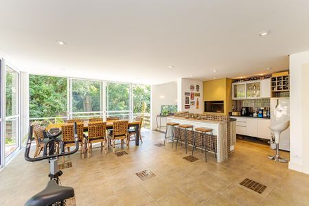 37_photo/94dce165dd.dfdf3a77207432af-ATLAS-8a50bf82-6d25-40aa-a6ab-ebcd2fa8c930.jpg de casa à venda com 4 quartos, 463m² em Cascatinha, Curitiba