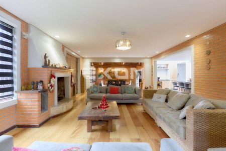 5_photo/94dce16d93.6721d330cc8d7611-ATLAS-e13cf5ff-3a17-48f8-be13-5fc964eea629.jpg de casa à venda com 4 quartos, 420m² em Cascatinha, Curitiba