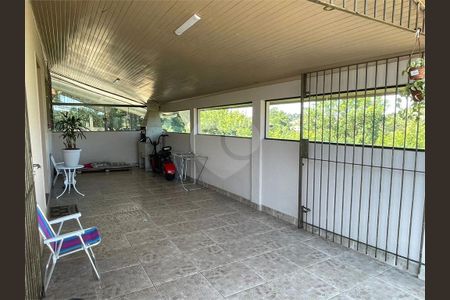 3_photo/94dce16eff.e100dba37721dde7-ATLAS-e4162a8b-d321-479c-a645-d737a2de452b.jpg de casa à venda com 4 quartos, 133m² em Cascatinha, Curitiba