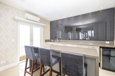 14_photo/94dce170f1.598c66e7e5047e83-ATLAS-e61b6324-3377-449c-b180-dff04a270cfc.jpg de casa à venda com 3 quartos, 450m² em Santa Felicidade, Curitiba