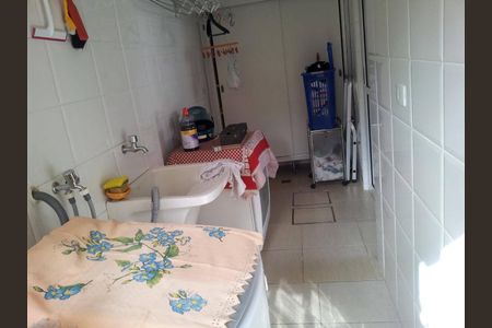 9_photo/94dce1794f.b6e2b7f68508f9e9-ATLAS-1e1e35ed-2017-4e4d-8b19-b308e23ce396.jpg de casa à venda com 3 quartos, 162m² em Mercês, Curitiba