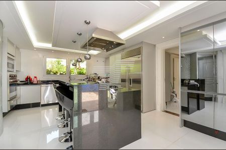 6_photo/94dce179bd.c48b7c1e58d559fc-ATLAS-4bd7782d-d18b-46c4-8fc3-04912d1ee39d.jpg de casa de condomínio à venda com 5 quartos, 1350m² em Cascatinha, Curitiba