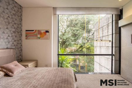 4_photo/94dce17d2d.c1dc00249eefaead-ATLAS-0f452160-89ca-4cac-988c-a66a2ee34224.jpg de casa à venda com 3 quartos, 452m² em Santo Inácio, Curitiba