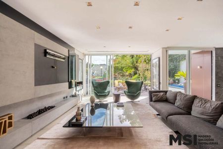 11_photo/94dce17d2d.c1dc00249eefaead-ATLAS-8afd58e2-0bcb-4482-877a-97fda4ff51f9.jpg de casa à venda com 3 quartos, 452m² em Santo Inácio, Curitiba