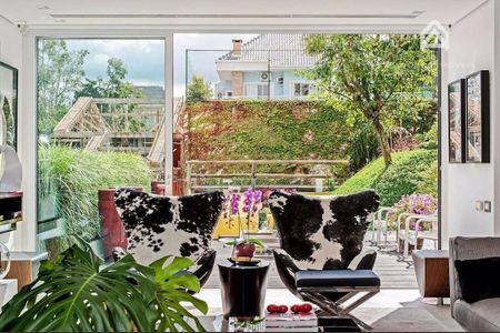 8_photo/94dce17d2d.c1dc00249eefaead-ATLAS-91e24ae7-b286-4b32-aa21-3399fcd8e127.jpg de casa à venda com 3 quartos, 452m² em Santo Inácio, Curitiba