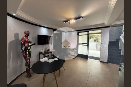 16_photo/94dce17d8b.ae3d86bef28e162d-ATLAS-2ce487eb-d990-4f96-bb43-ffe07836a76d.jpg de casa à venda com 3 quartos, 240m² em Santo Inácio, Curitiba