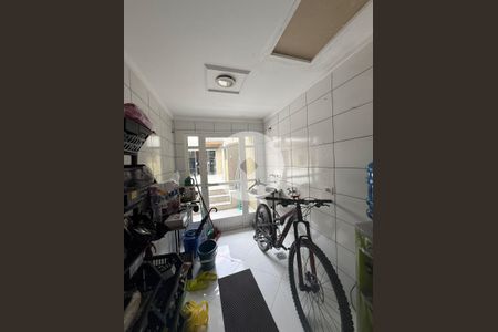 14_photo/94dce17d8b.ae3d86bef28e162d-ATLAS-e1809ebe-b3f0-4244-a127-537972b068a8.jpg de casa à venda com 3 quartos, 240m² em Santo Inácio, Curitiba