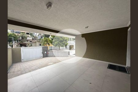 7_photo/94dce17d8b.ae3d86bef28e162d-ATLAS-f8410041-7616-45ea-bc30-e497ea7d6ffd.jpg de casa à venda com 3 quartos, 240m² em Santo Inácio, Curitiba