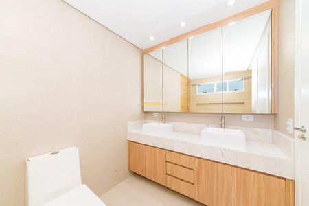 4_photo/94dce17de5.2f15d505e37c7ac5-ATLAS-d514e316-fdac-4194-8c48-e34eded7d6af.jpg de casa à venda com 3 quartos, 210m² em Santo Inácio, Curitiba