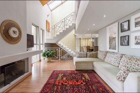 3_photo/94dce17e43.2b4381d368a6f37f-ATLAS-ff3762a2-4084-42ab-92dd-e697cfbb4a6c.jpg de casa à venda com 4 quartos, 484m² em Santo Inácio, Curitiba