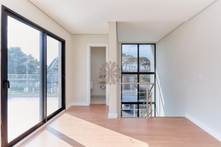 2_photo/94dce180bd.7980aed8fa71c73b-ATLAS-087537b0-1aa9-4e54-8305-b2ef7c12ccf1.jpg de casa à venda com 3 quartos, 145m² em Santo Inácio, Curitiba