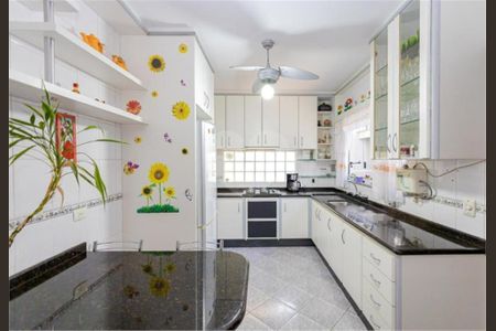 8_photo/94dce181e1.86fa7c56df5ec564-ATLAS-193bb8ed-8b5b-405a-b30f-a620d69065e0.jpg de casa à venda com 4 quartos, 272m² em Santo Inácio, Curitiba