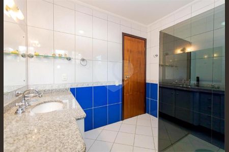 3_photo/94dce181e1.86fa7c56df5ec564-ATLAS-c2ca205f-2841-4faf-9541-dc64cc1944fc.jpg de casa à venda com 4 quartos, 272m² em Santo Inácio, Curitiba