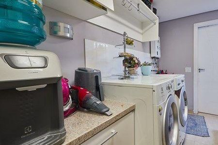 24_photo/94dce182f9.646fae3a1fa4a2d8-ATLAS-7d77c926-2a69-4745-8b97-eeb080ed264d.jpg de casa à venda com 4 quartos, 280m² em Santo Inácio, Curitiba