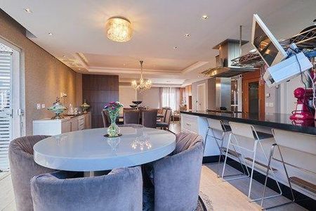 17_photo/94dce182f9.646fae3a1fa4a2d8-ATLAS-e9b4e885-fac5-468c-a57d-c239fbf2b117.jpg de casa à venda com 4 quartos, 280m² em Santo Inácio, Curitiba