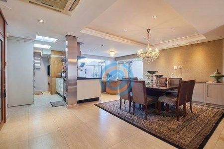 4_photo/94dce182f9.b3b728795f44488a-ATLAS-d446e0b9-a2f6-4e50-a01b-15dfbcb2c656.jpg de casa à venda com 4 quartos, 281m² em Santo Inácio, Curitiba