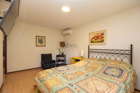 12_photo/94dce184bf.1d0d827e26d2d819-ATLAS-62cdf53c-a643-43fa-9aa1-0da23a66bdef.jpg de casa à venda com 4 quartos, 299m² em Santo Inácio, Curitiba