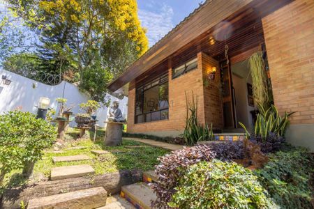 12_photo/94dce184bf.1d0d827e26d2d819-ATLAS-9069c4f7-c12c-4b05-8a95-0ff81ab2fe2c.jpg de casa à venda com 4 quartos, 299m² em Santo Inácio, Curitiba