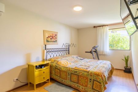 4_photo/94dce184bf.1d0d827e26d2d819-ATLAS-ae08818b-a1cd-44f7-92ac-b6922cbb5de4.jpg de casa à venda com 4 quartos, 299m² em Santo Inácio, Curitiba