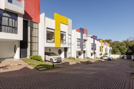 37_photo/94dce1852d.fdf07e2a49b15328-ATLAS-c80362bc-3def-4e00-a6a0-385aeb7d35c0.jpg de casa à venda com 3 quartos, 266m² em Santo Inácio, Curitiba