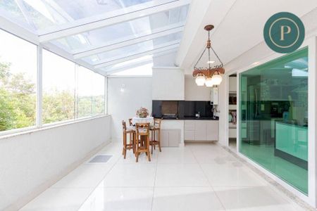 9_photo/94dce188b9.9544bba8020c57b4-ATLAS-74c4b7ab-b8f7-46ee-b67b-ebe2b2305cb3.jpg de casa à venda com 3 quartos, 253m² em Santo Inácio, Curitiba