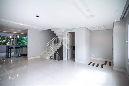 2_photo/94dce188b9.cbac4b0532efd0a4-ATLAS-2c36a400-b1e5-4fa5-8925-0541e8e9f1ed.jpg de casa de condomínio à venda com 3 quartos, 253m² em Santo Inácio, Curitiba