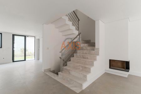 2_photo/94dce188d3.ce69423e473a3cca-ATLAS-e6ada4a5-7b7c-4b0d-a5d6-1e963607b39d.jpg de casa à venda com 3 quartos, 240m² em Santo Inácio, Curitiba