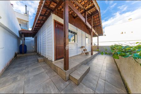 32_photo/94dce18ae1.589b6d9b0b411b9f-ATLAS-081f3f3e-e2e5-4242-aaf7-858cc595fe33.jpg de casa à venda com 5 quartos, 293m² em Orleans, Curitiba