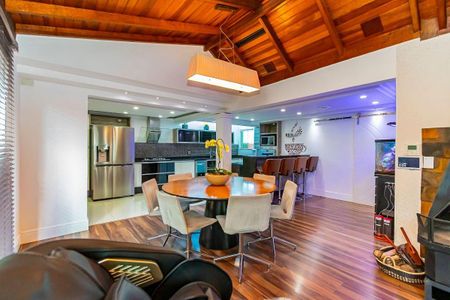 11_photo/94dce18d0d.72c99cad9401b729-ATLAS-7436556b-ab02-4669-b025-2e9bfa8d42ca.jpg de casa à venda com 3 quartos, 210m² em Santo Inácio, Curitiba