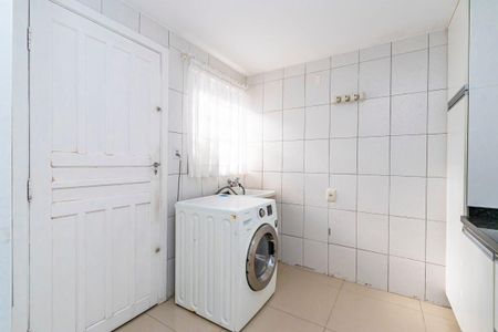 13_photo/94dce18d0d.72c99cad9401b729-ATLAS-d1df110f-03cb-4fa0-ab56-29ecf819d24d.jpg de casa à venda com 3 quartos, 210m² em Santo Inácio, Curitiba