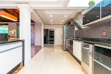 12_photo/94dce18d0d.72c99cad9401b729-ATLAS-e9337232-9365-4a9d-aba4-9aa06d8292e2.jpg de casa à venda com 3 quartos, 210m² em Santo Inácio, Curitiba