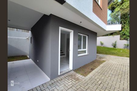 6_photo/94dce18db9.bdb15607acd5d041-ATLAS-d0b16f21-45cd-4e7f-aceb-c560dd9dfd37.jpg de casa à venda com 3 quartos, 129m² em São Braz, Curitiba