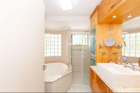 7_photo/94dce18f05.7c55a9abc9511f7c-ATLAS-7b281a37-a176-4542-8a7d-e47c20d70a65.jpg de casa à venda com 4 quartos, m² em Santo Inácio, Curitiba