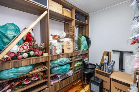 43_photo/94dce190cf.56f87905458f71eb-ATLAS-df70d64f-36a4-4155-9d5f-b7c00712785a.jpg de casa à venda com 6 quartos, 426m² em Santa Felicidade, Curitiba